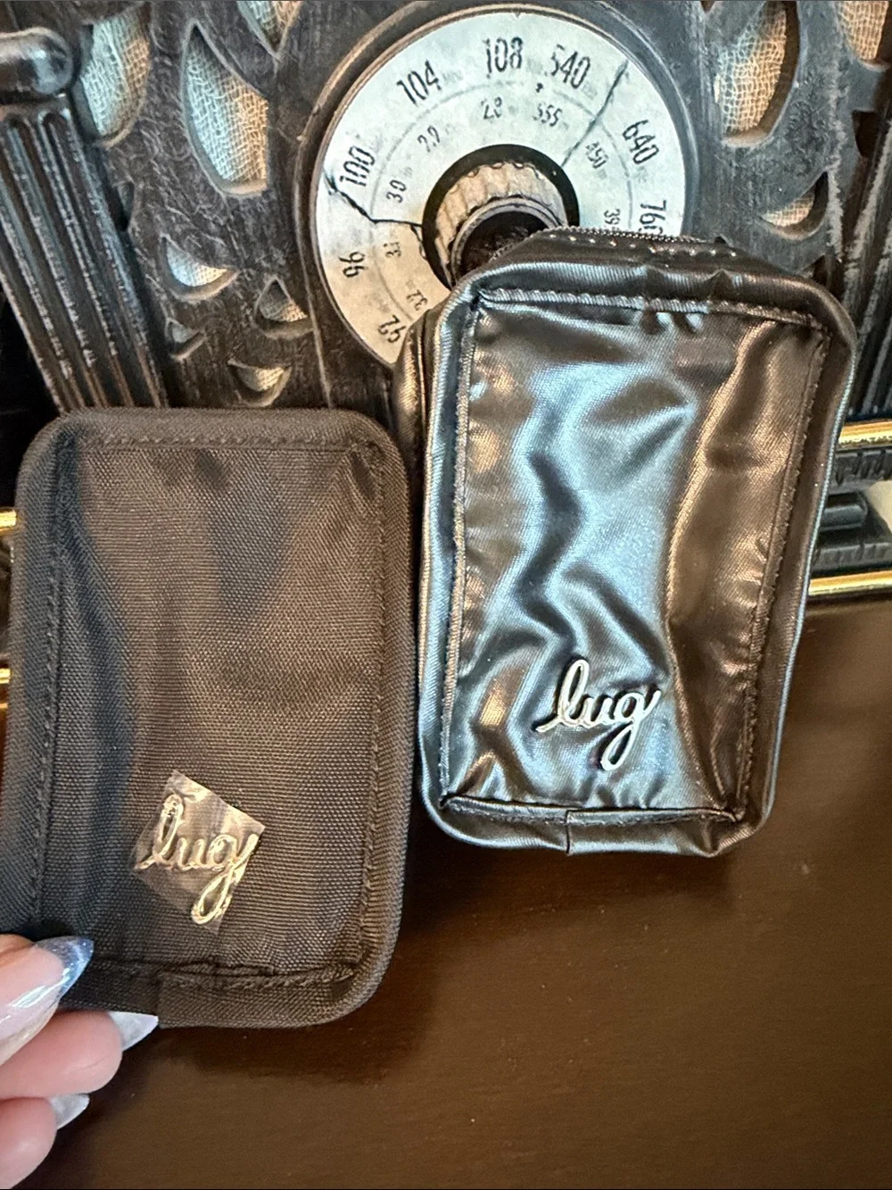 lug set of 2 Drizzles Metallic Black and Brushed black Pouch